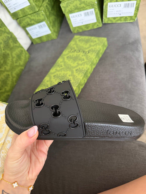 BLACK GUCCI SLIDERS