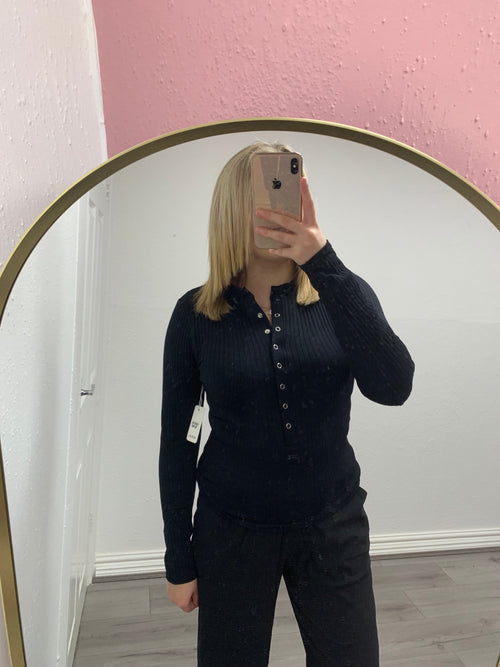 WINTER RIBBED BUTTON UP TOP