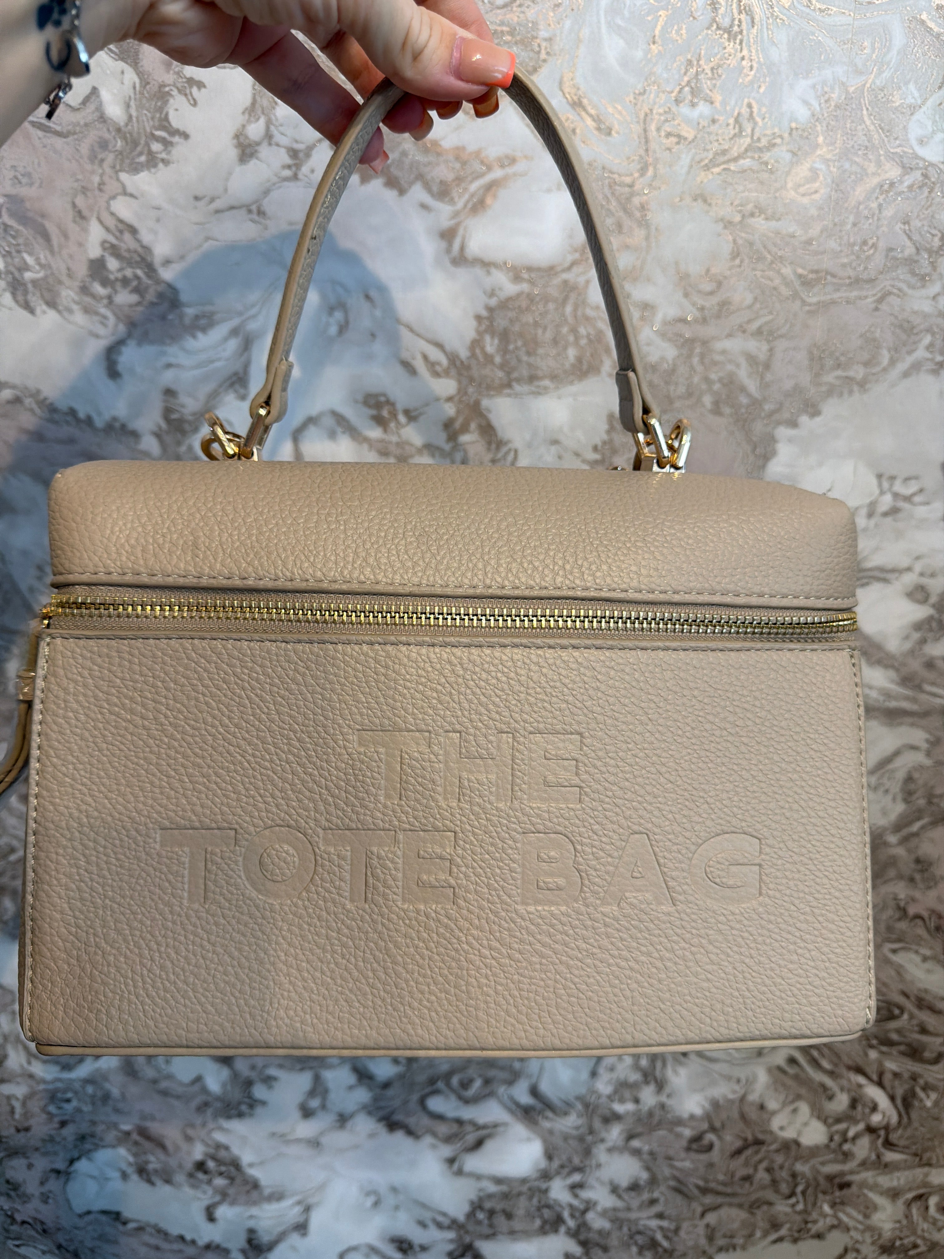 THE TOTE BAG