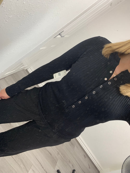 WINTER RIBBED BUTTON UP TOP