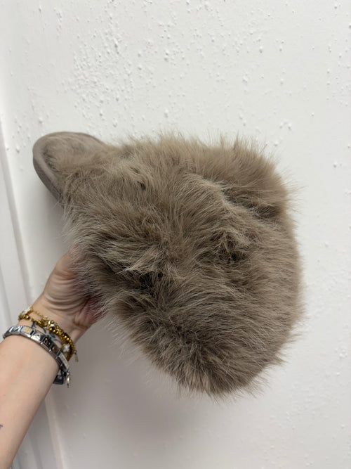 DAISY FLUFFY XXL SLIPPERS