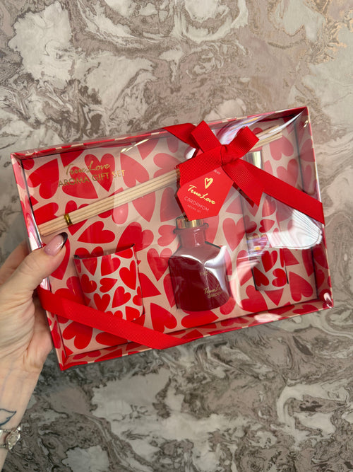 DIFFUSER, CANDLE AND ROOM SPRAY GIFT SET