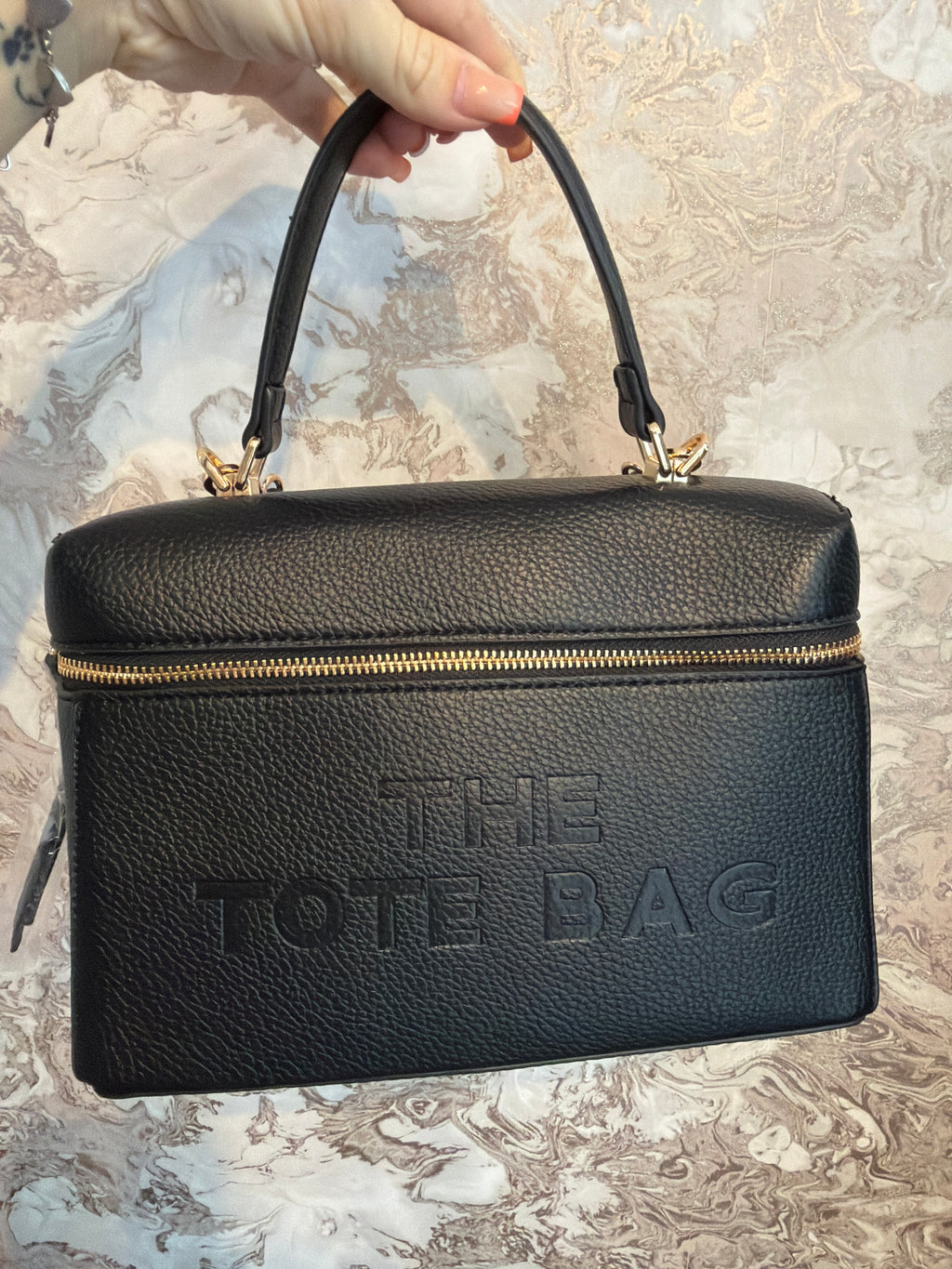 THE TOTE BAG