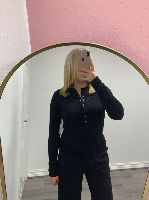 WINTER RIBBED BUTTON UP TOP