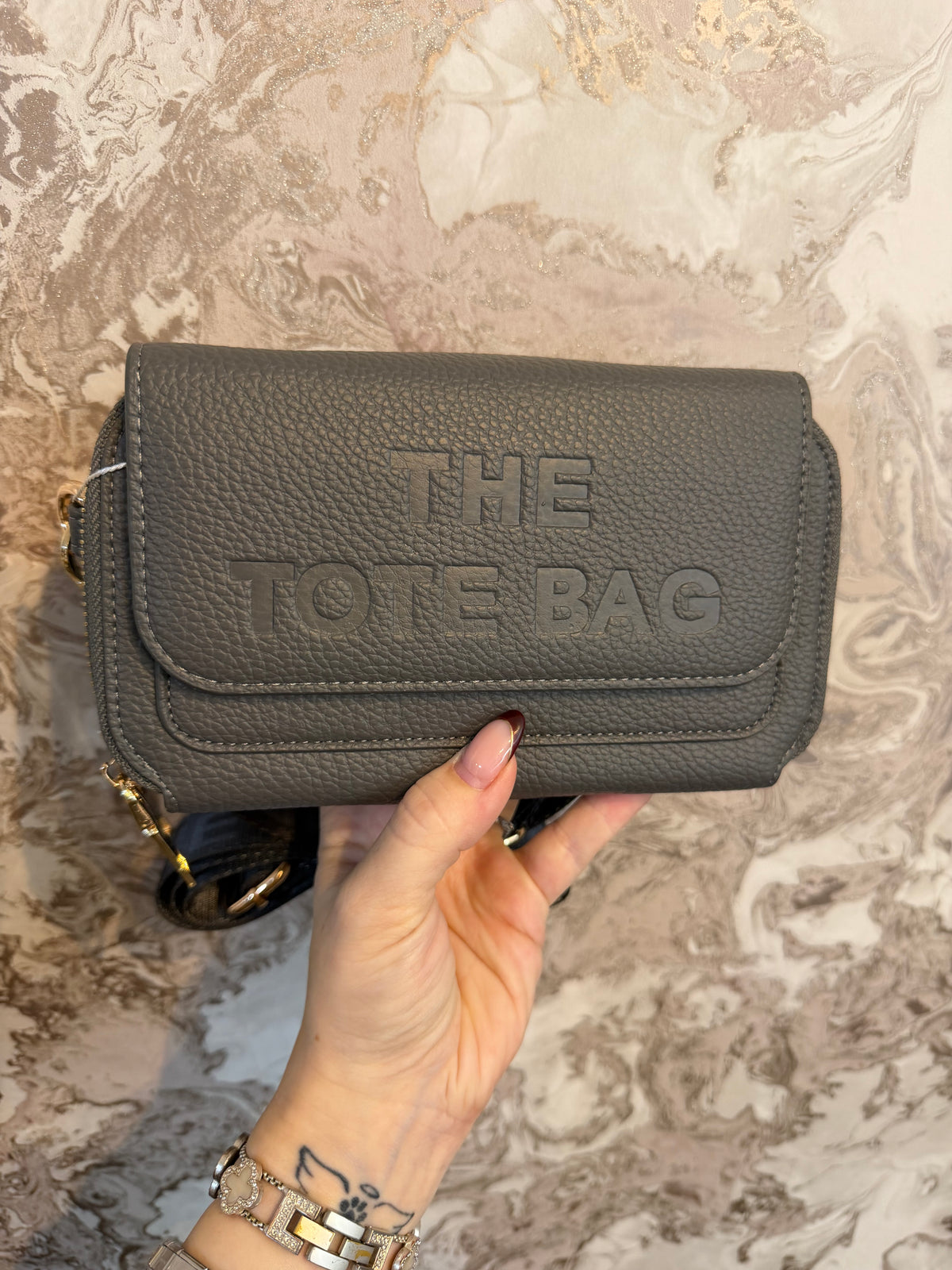 THE TOTE BAG