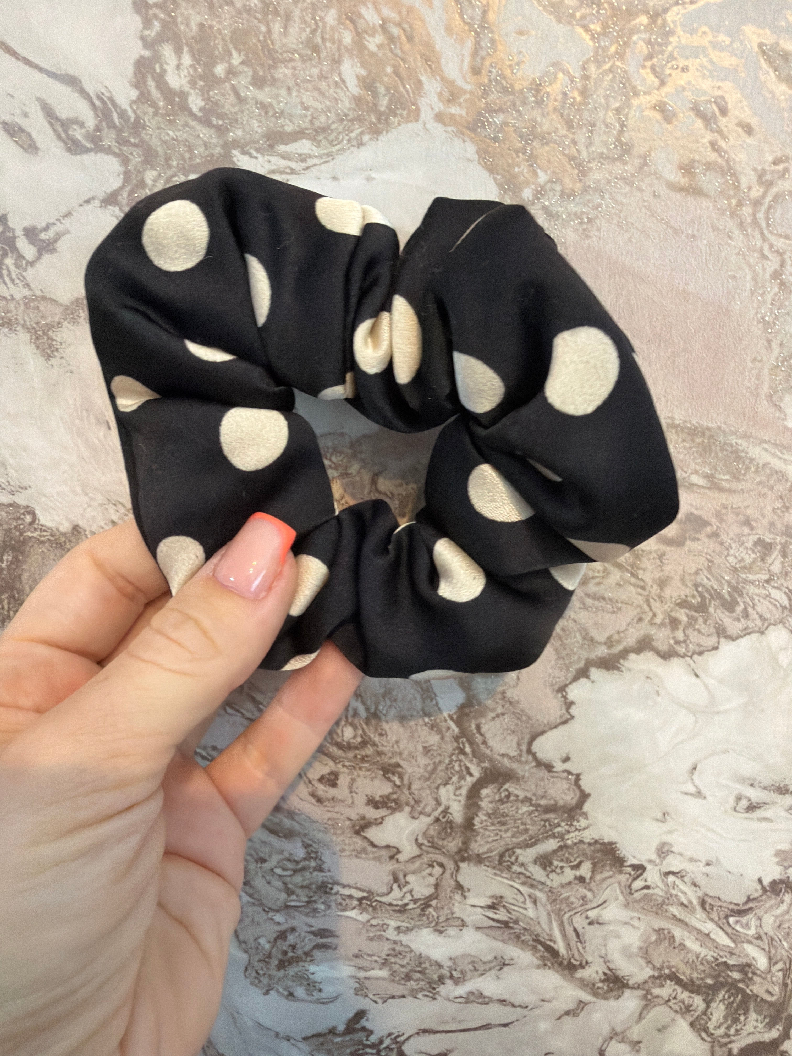 POLKA DOT SCRUCHIE