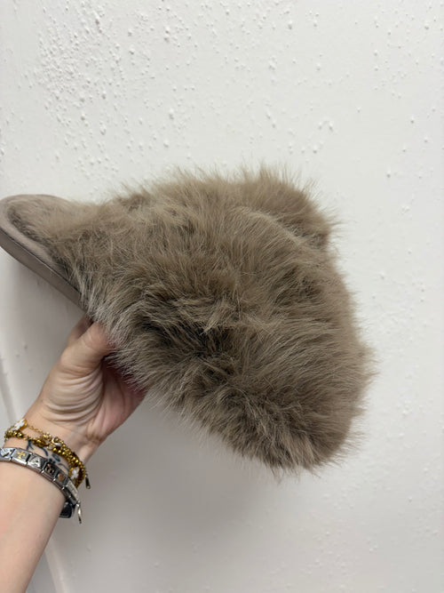 DAISY FLUFFY XXL SLIPPERS