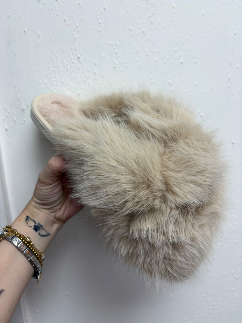 DAISY FLUFFY XXL SLIPPERS