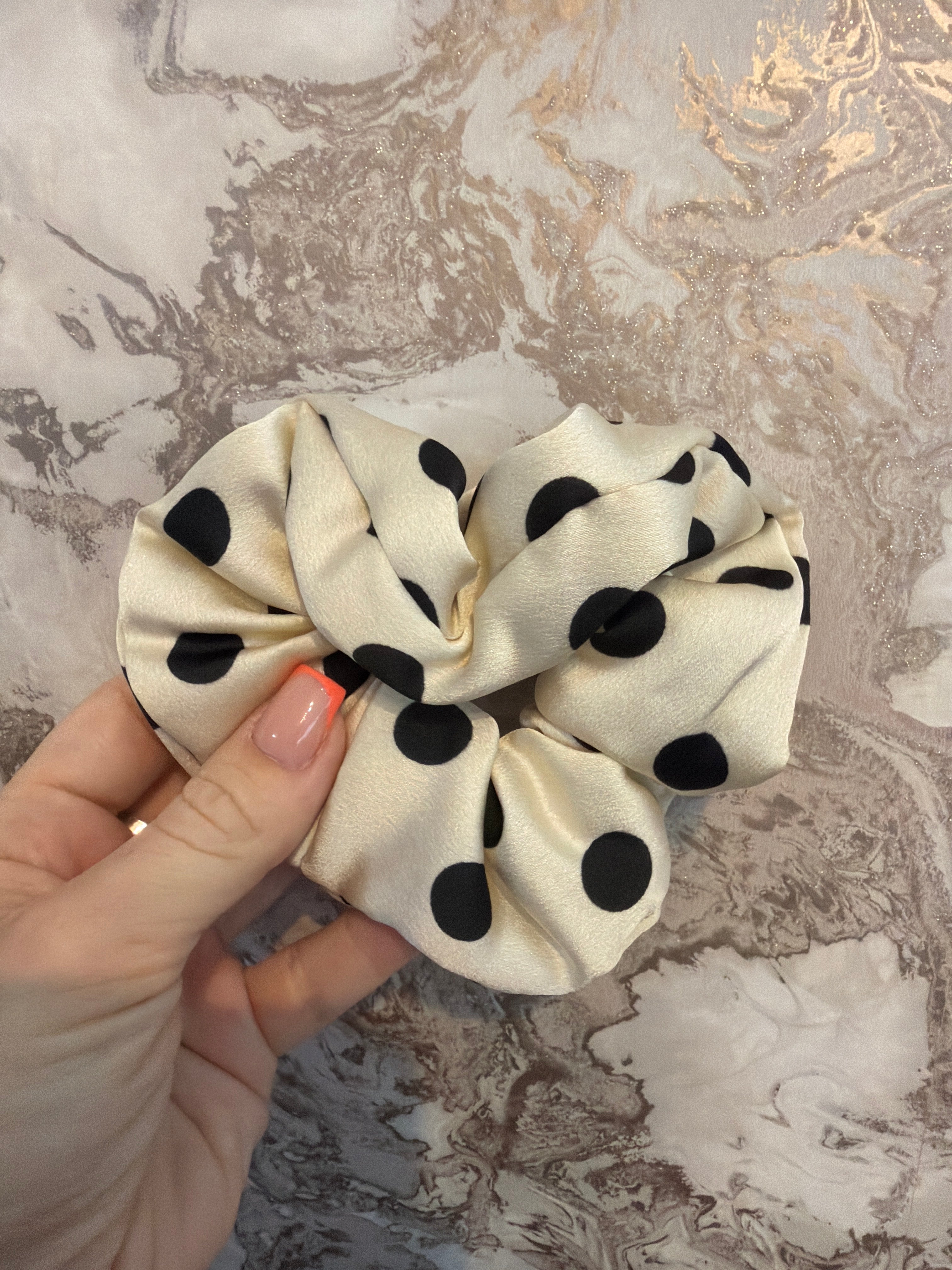 POLKA DOT SCRUCHIE