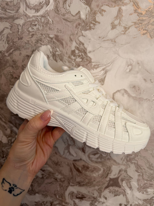 WHITE NIKE P-6000