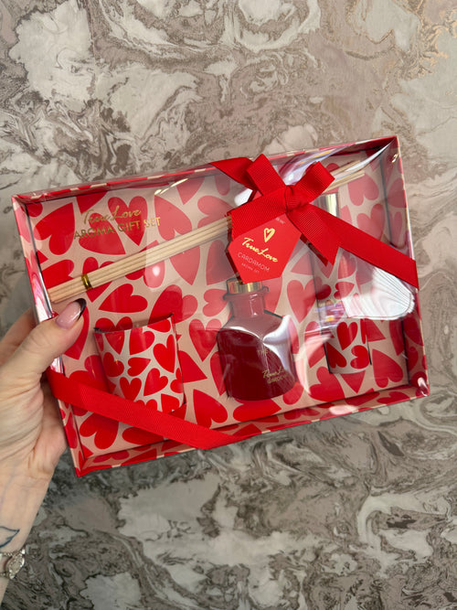 DIFFUSER, CANDLE AND ROOM SPRAY GIFT SET