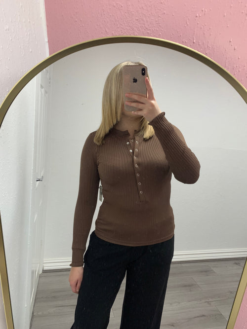 WINTER RIBBED BUTTON UP TOP