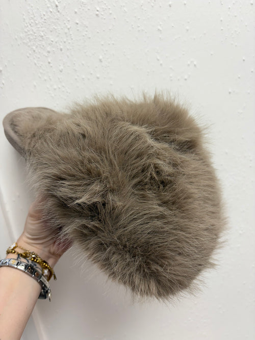 DAISY FLUFFY XXL SLIPPERS