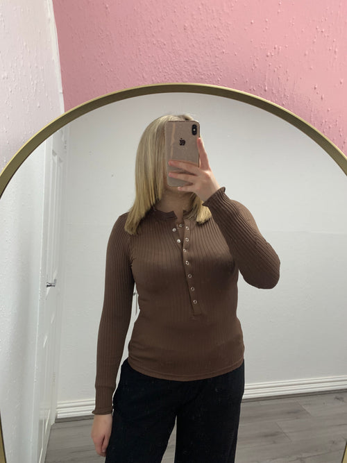 WINTER RIBBED BUTTON UP TOP