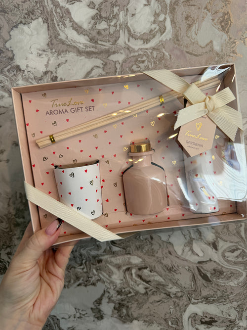 DIFFUSER, CANDLE AND ROOM SPRAY GIFT SET