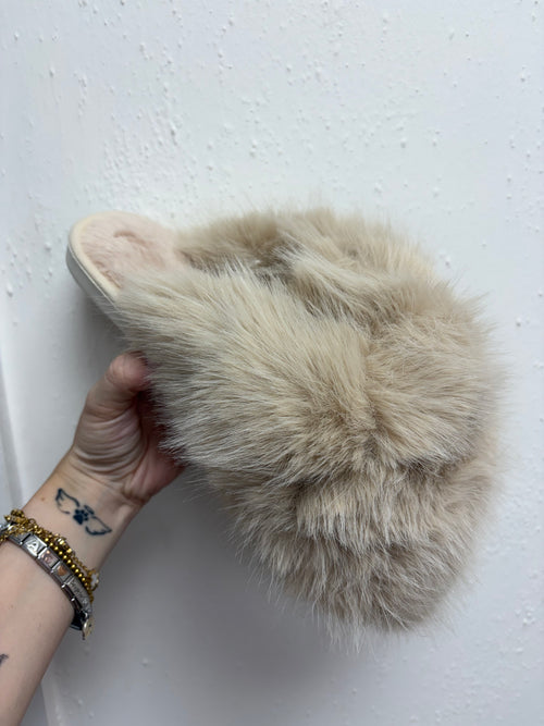 DAISY FLUFFY XXL SLIPPERS