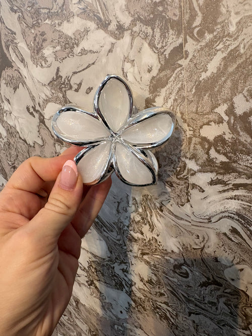LARGE FLOWER HAIR CLIPS