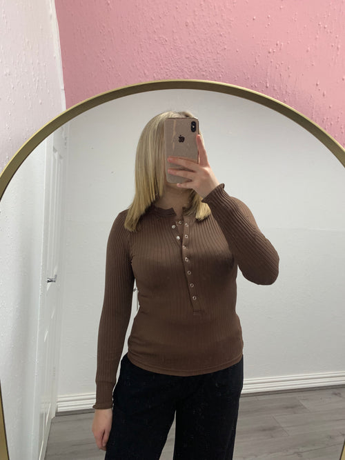 WINTER RIBBED BUTTON UP TOP
