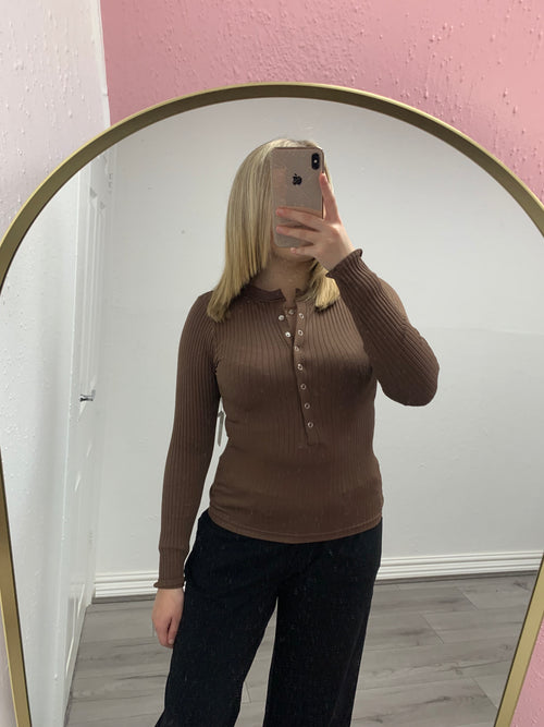 WINTER RIBBED BUTTON UP TOP