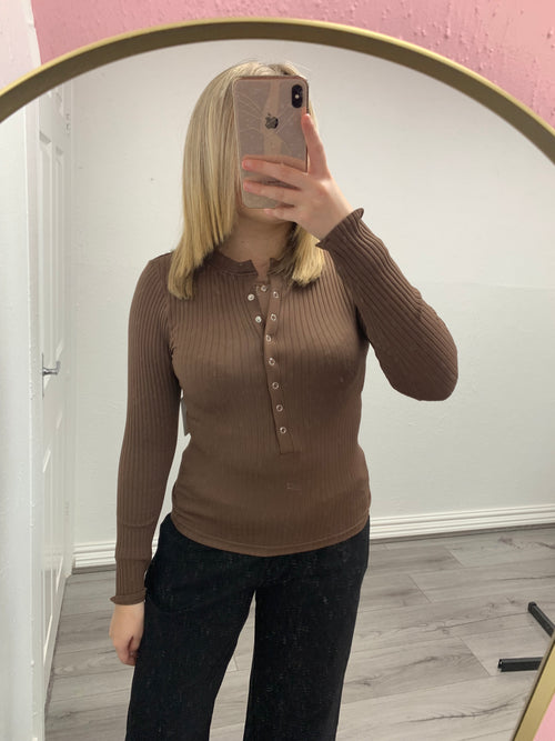 WINTER RIBBED BUTTON UP TOP