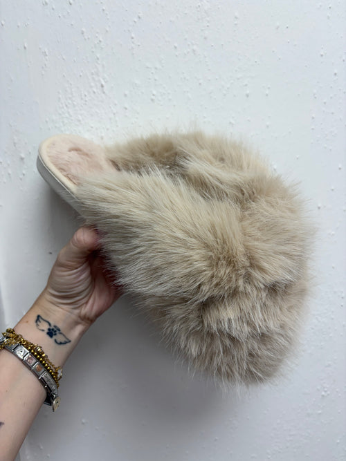 DAISY FLUFFY XXL SLIPPERS
