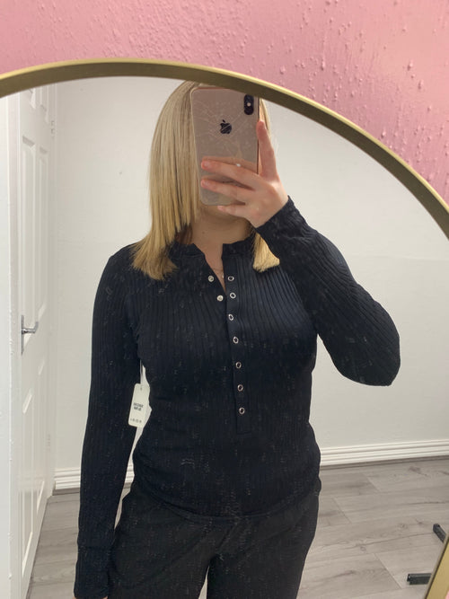 WINTER RIBBED BUTTON UP TOP