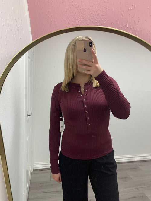 WINTER RIBBED BUTTON UP TOP