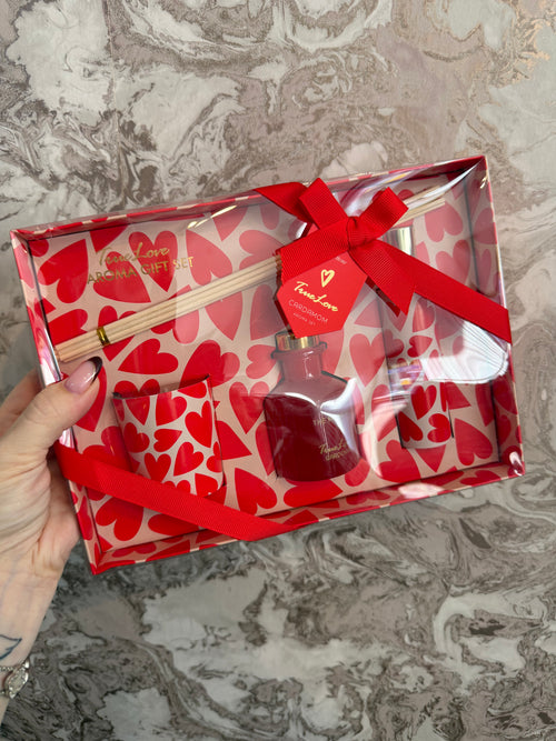 DIFFUSER, CANDLE AND ROOM SPRAY GIFT SET