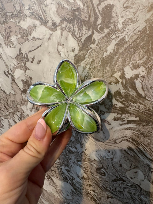 LARGE FLOWER HAIR CLIPS