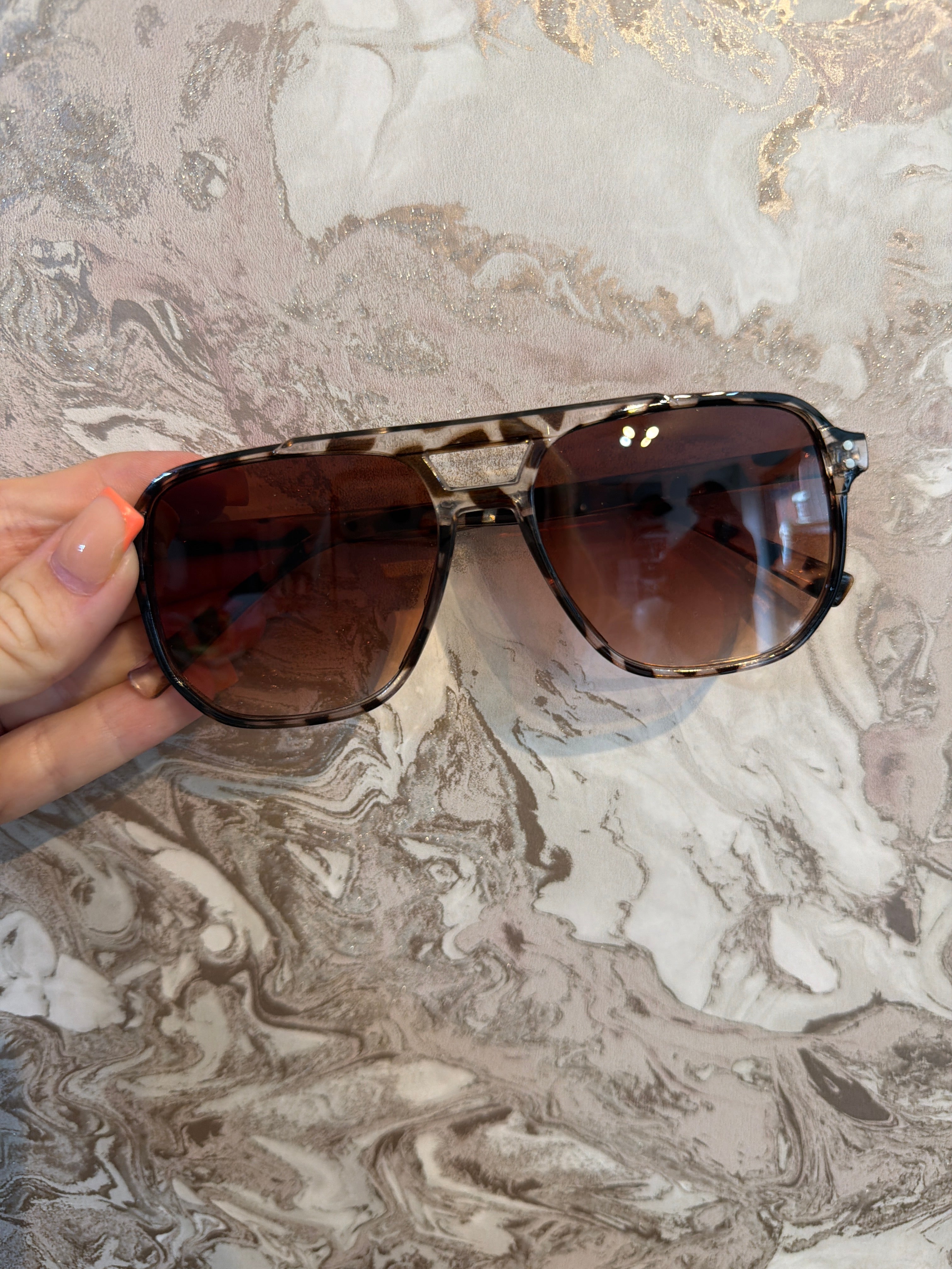 LEOPARD PRINT SUNGLASSES