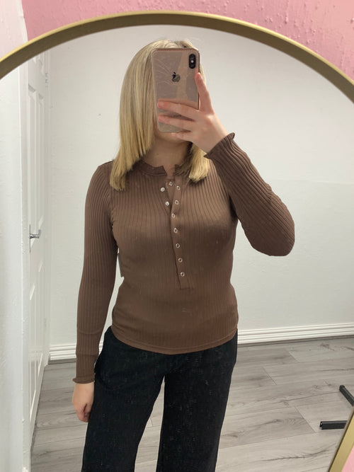 WINTER RIBBED BUTTON UP TOP