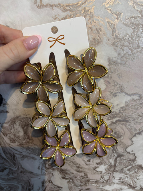 TAUPE FLOWER BUNDLE CLIPS